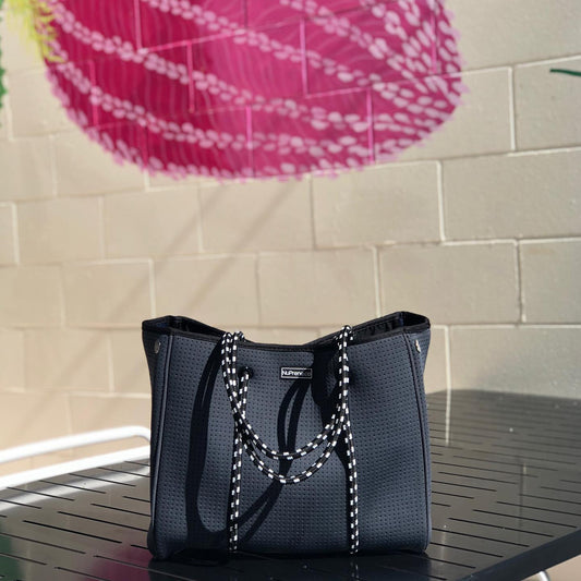 Are Tote Bags Better Than Regular Bags For Work, Vacation, and College?